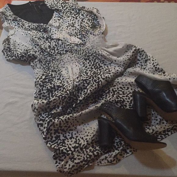 $⬇️ Ruched & Ruffled Summer Dress 👗 - Picture 5 of 9